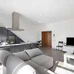 Traditional 3 Bedroom * Alte