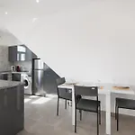 아파트 Traditional 3 Bedroom 알테