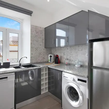 Traditional 3 Bedroom Apartment *