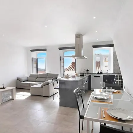 Traditional 3 Bedroom Apartment Alte