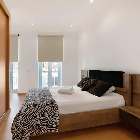 Traditional 3 Bedroom Apartment *