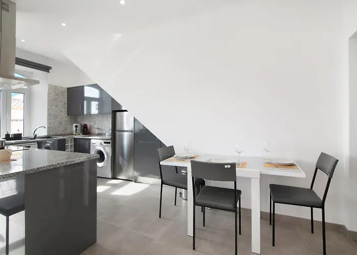 Traditional 3 Bedroom Apartman