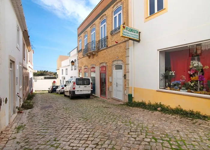 Traditional 3 Bedroom * Alte