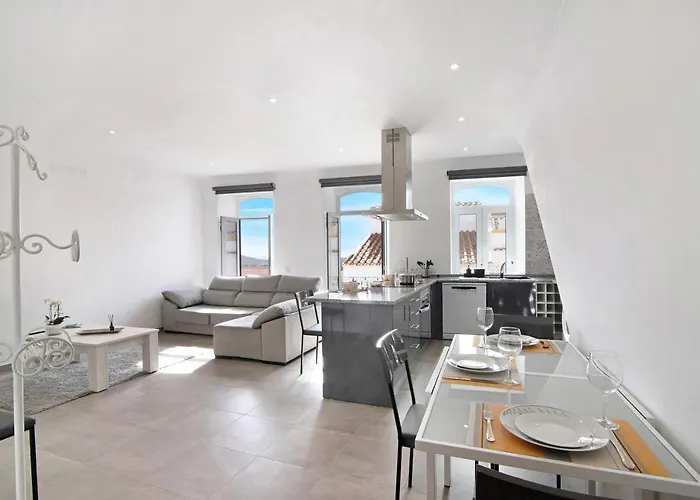 Traditional 3 Bedroom Apartman Alte