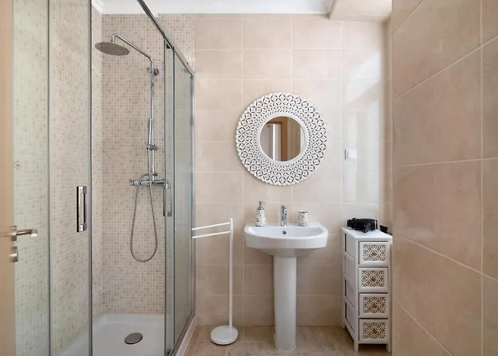 Traditional 3 Bedroom * Alte